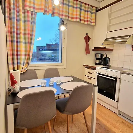 아파트 Kotoisa Kaksio Levaehdae Taeaellae Ja Parkki 라티