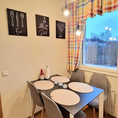 Kotoisa Kaksio Levaehdae Taeaellae Ja Parkki Apartament Lahti